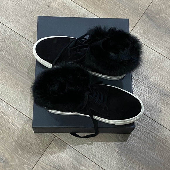 ⬇️PRICE⬇️ VINCE - Nyack Rabbit Fur -  Cuff Sneaker -  Black - 7M - Picture 5 of 10